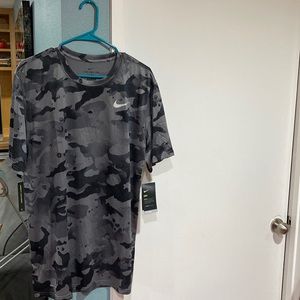 Brand new never worn tags still on… Nike Tee Large Dry fit